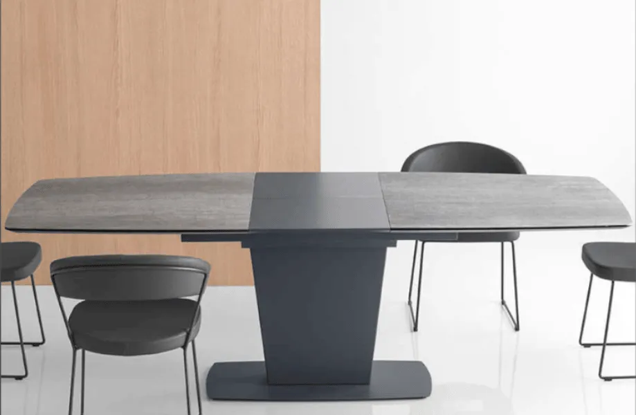 Athos Dining table By Calligaris  59" / 71"