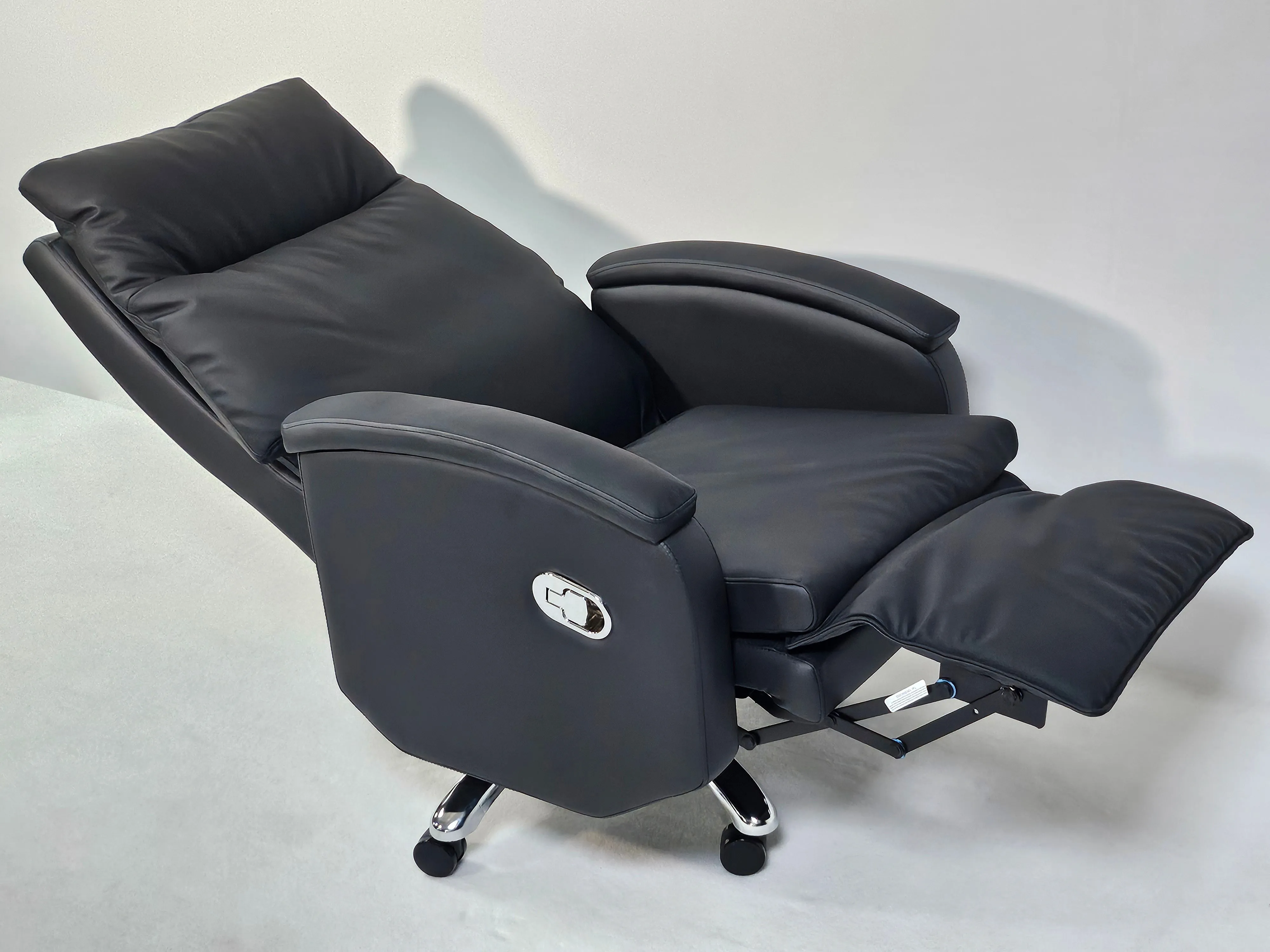 Full Reclining High Back Executive Office Chair in Black Leather - H004