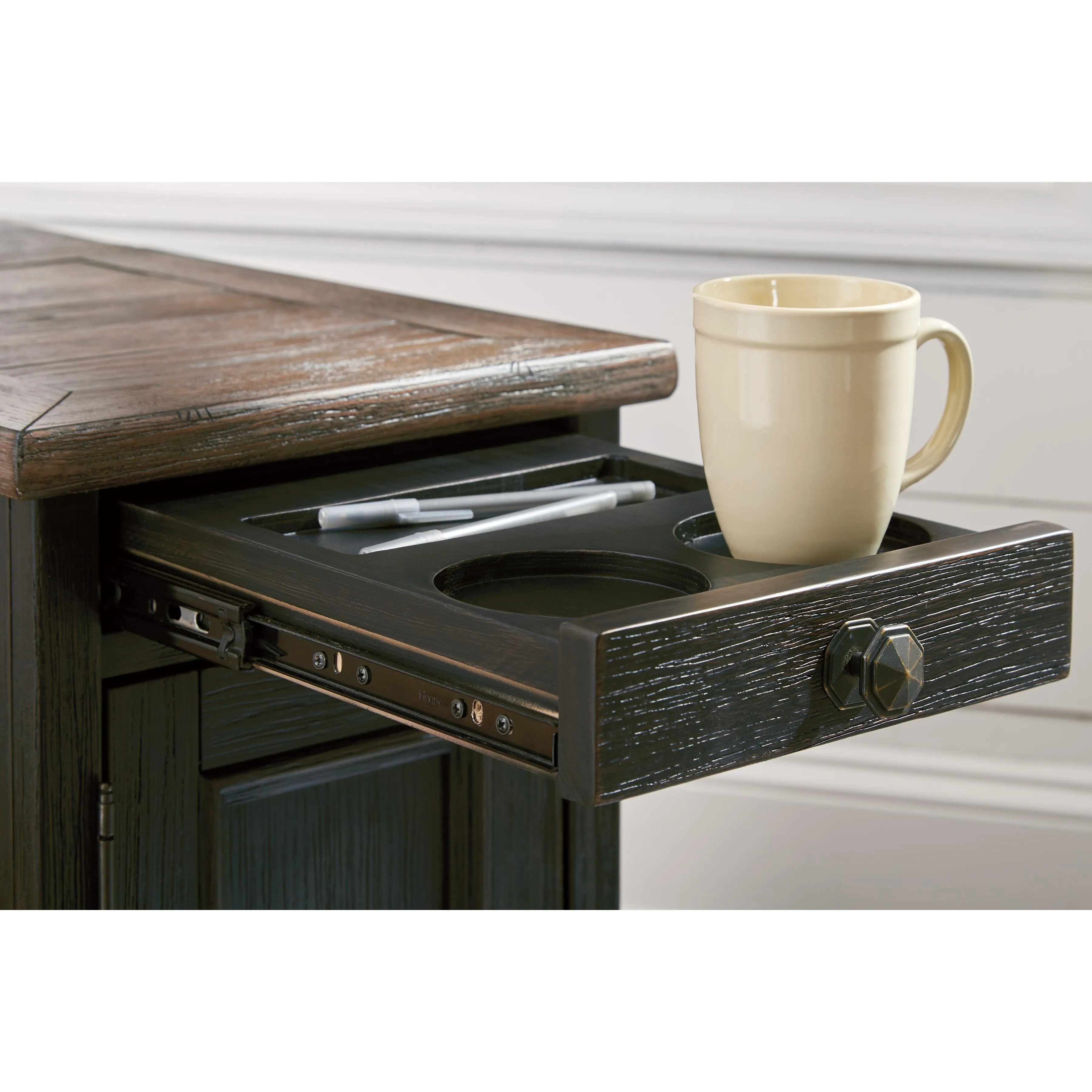 Signature Design by Ashley Tyler Creek End Table T736-7